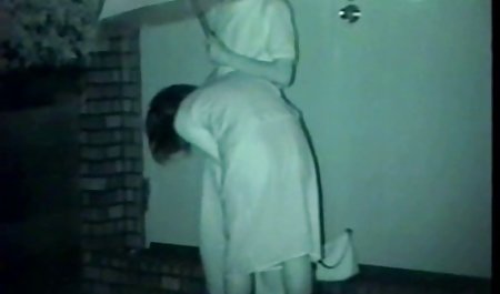 い私のスキニーパンツ、ピグテール付きのかわいい youtube 女 の おっぱい