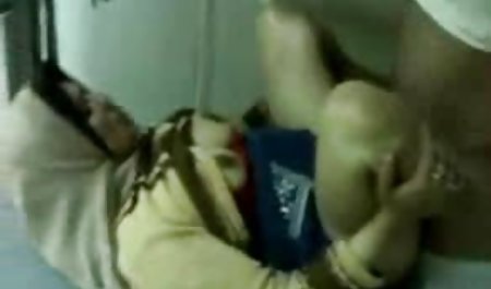 アジアの仕事では高いヒールを持ーズ彼女のジーンズ youtube 胸 揉み